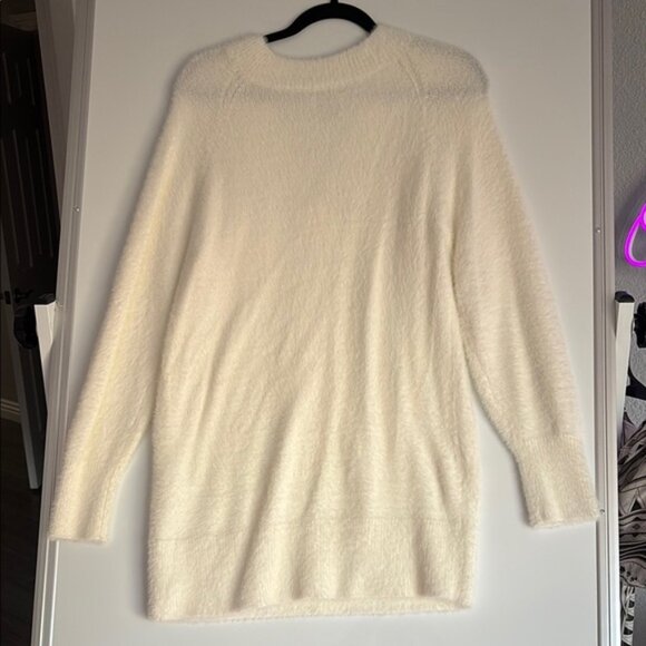 SUNDAY BEST V-Neck Sweater - Picture 3 of 4